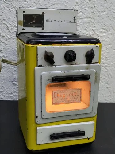 Mini Estufa Juguete De Lámina Vintage 60s Estrella Electrica Amarillo — Coleccionables vintage, años 60s