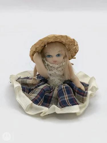 Muñeca Porcelana Miniatura Vestido Cuadros 80s Vintage 6cm — Decoración vintage, años 80s