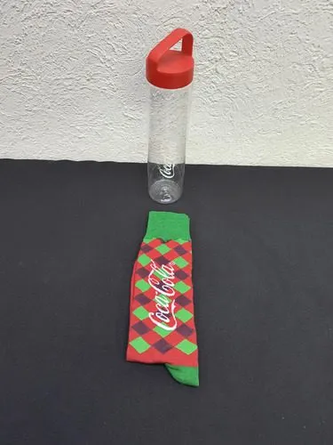 Calcetines Navideños Promocionales Coca Cola Con Cilindro Rojo Y Verde Navideño