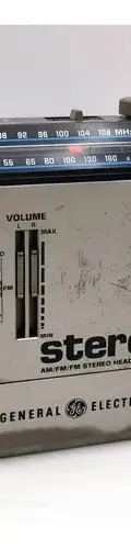 Radio Portátil Am/fm General Electric No.7-1010a No Sirve Gris Oscuro — Audio vintage, años 70s
