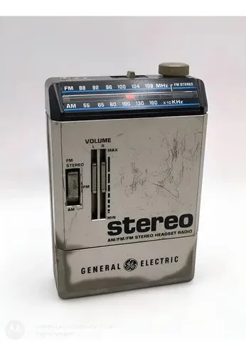 Radio Portátil Am/fm General Electric No.7-1010a No Sirve Gris Oscuro — Audio vintage, años 70s