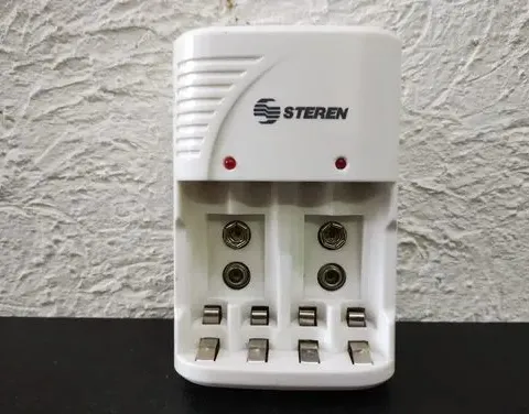 Cargador De Pilas Steren Aa Aaa Y 9v Mod. Crg-020 Usado