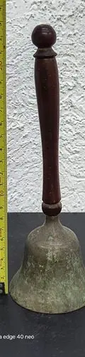 Campana Escolar Antigua De Latón Con Mango De Madera Hindú — Decoración vintage (foto 6)