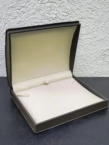 Caja/estuche Para Joyería /collar De Piel Usado Café — Coleccionables vintage