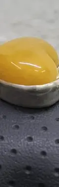 Dije De Corazón Tallado En Ámbar Montado En Plata Ley .925 Amarillo — Coleccionables vintage (foto 5)