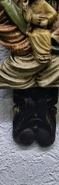 Figura Cruz Sagrada Familia De Resina Con Detalle Café — Coleccionables vintage (foto 5)