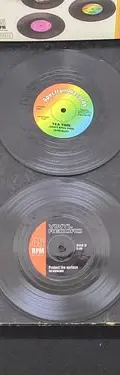 Set 6 Posavasos Mini Disco Vinil Vintage Retro Portavasos Mini Discos Vinilo Negro — Audio vintage, años NOW (foto 2)