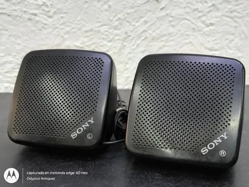 Mini Bocinas Portátiles Sony Sps-5 Con Detalle Negro — Decoración vintage, años 90s