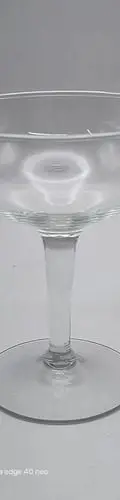 Copa De Champagne Y Vino Vintage De Cristal Facetado Retro — Decoración vintage (foto 3)