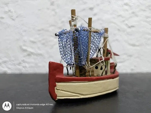 Barco De Madera Miniatura Hecho A Mano En China Vintage 90's Beige — Decoración vintage, años 90s