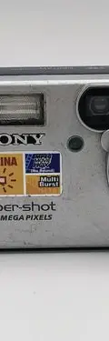 Camara Digital Sony Cybershot 3.2mp Dsc-p71 No Sirve Reparar Plateado — Tech vintage, años NOW (foto 2)
