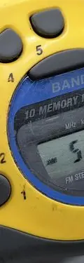 Walkman Sony Radio Sports Srf-m78 Am/fm/reloj Sin Tapa Amarillo Con Gris