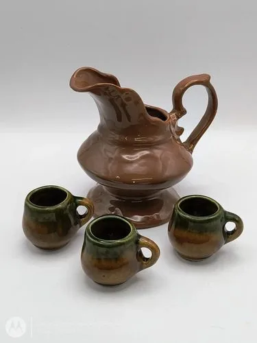 Jarrita De Cerámica Artesanal Con Tarritos/tacitas Vintage Marrón — Decoración vintage