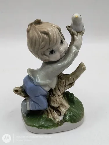 Niño En Árbol Con Pajarito De Porcelana Antigua Vintage Azul Con Blanco — Decoración vintage