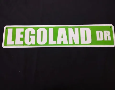 Letrero Metálico De Pared Legoland Dr Lego 60cm Original Legoland Dr