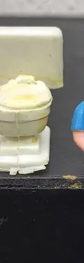Figura Mini De Plástico Inodoro Retrete De Juguete Con Mujer — Coleccionables vintage (foto 6)