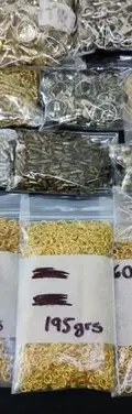 Lote Insumos De Bisuteria Cadena Dijes Ganchos Argollas 8kg — Coleccionables vintage (foto 10)