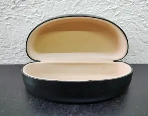 Estuche Para Lentes Medio Círculo Negro Brillante Vinipiel  Negro Brillante