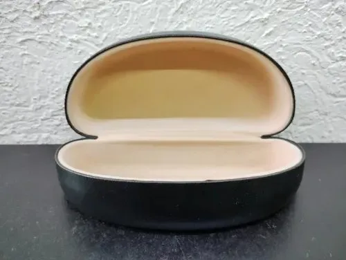 Estuche Para Lentes Medio Círculo Negro Brillante Vinipiel  Negro Brillante — Coleccionables vintage