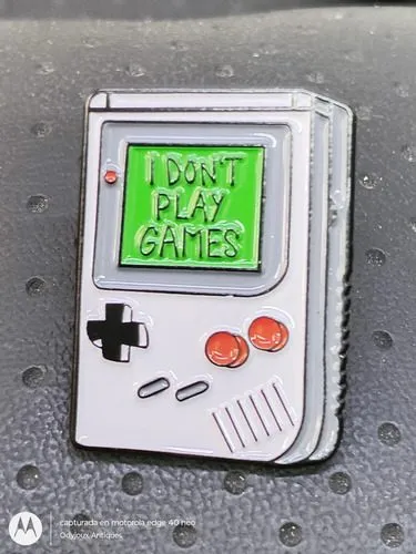 Pin/broche Game Boy Gris Tabique Retrogames 80's Metal 2.7cm Gris Pin/broche Game Boy Gris Tabique Retrogames 80's Metal 2.8cm