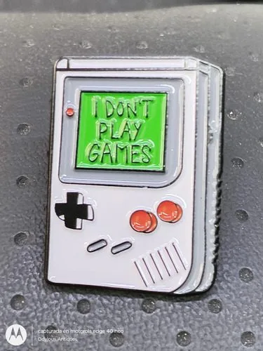 Pin/broche Game Boy Gris Tabique Retrogames 80's Metal 2.7cm Gris Pin/broche Game Boy Gris Tabique Retrogames 80's Metal 2.8cm — Coleccionables vintage, años 80s