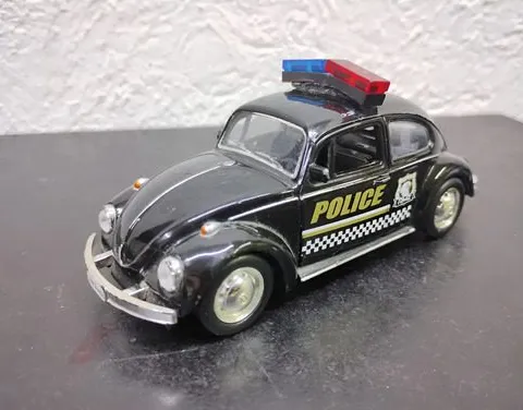 Volkswagen Beetle Policía Escala 1:32 Metalico 12cm Usado Negro