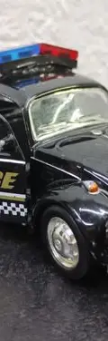 Volkswagen Beetle Policía Escala 1:32 Metalico 12cm Usado Negro — Coleccionables vintage (foto 2)