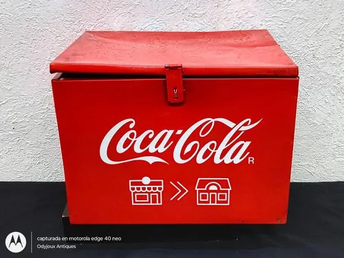 Coca Cola Caja Metálica Roja La Tiendita A Tu Casa Golpeada Coca Cola Caja Metálica Roja  De La Tiendita A Tu Casa  Con Detalle — Coleccionables vintage, años NOW