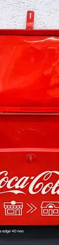 Coca Cola Caja Metálica Roja La Tiendita A Tu Casa Golpeada Coca Cola Caja Metálica Roja  De La Tiendita A Tu Casa  Con Detalle — Coleccionables vintage, años NOW (foto 3)