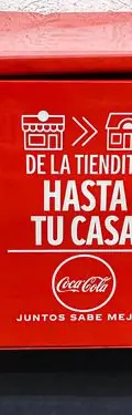 Coca Cola Caja Metálica Roja La Tiendita A Tu Casa Golpeada Coca Cola Caja Metálica Roja  De La Tiendita A Tu Casa  Con Detalle — Coleccionables vintage, años NOW (foto 7)