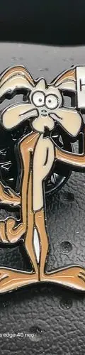 Pin Broche Metalico Coyote Help Looney Tunes Retro 3cm Chocolate Coyote Help Looney Tunes — Coleccionables vintage