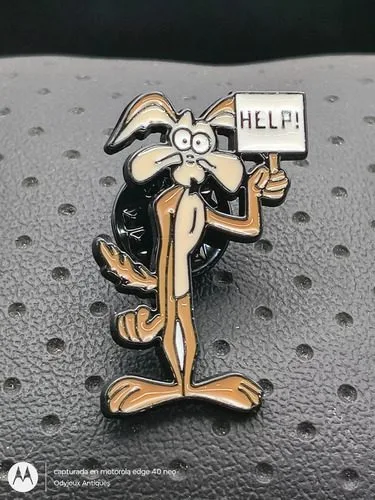 Pin Broche Metalico Coyote Help Looney Tunes Retro 3cm Chocolate Coyote Help Looney Tunes — Coleccionables vintage