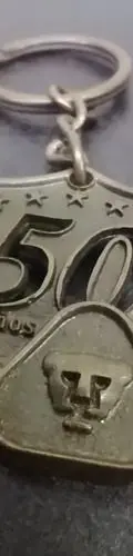 Llavero Metálico Pumas 50 Aniversario Original Usado Oro Antiguo — Coleccionables vintage