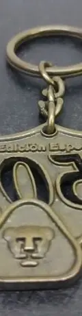 Llavero Metálico Pumas 50 Aniversario Original Usado Oro Antiguo — Coleccionables vintage (foto 3)