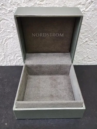 Estuche/caja Para Reloj O Joyería Nordstrom Usado Original Plateado — Coleccionables vintage