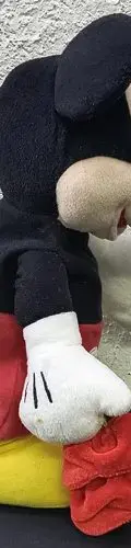 Peluche Mickey Mouse Con Rosa Waldo's Dolar Mart No Funciona Negro Con Rojo Y Amarillo — Coleccionables vintage, años 90s (foto 4)