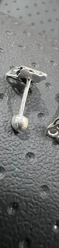 Aretes Broquel Oso Con Zirconia Negra En Plata Fina .925 Negro — Coleccionables vintage (foto 9)