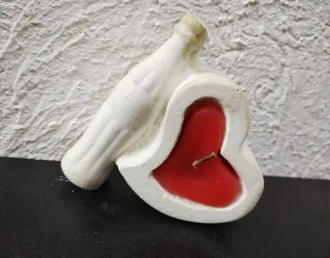 Figura Cerámica Botella Coca Cola Con Vela De Corazon Usado