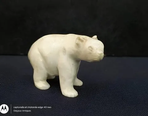 Figura Decorativa Mini Oso Polar Tallada A Mano En Mármol Blanco Rosado