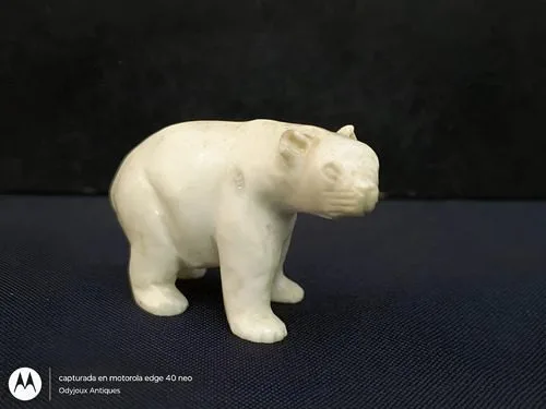 Figura Decorativa Mini Oso Polar Tallada A Mano En Mármol Blanco Rosado — Decoración vintage
