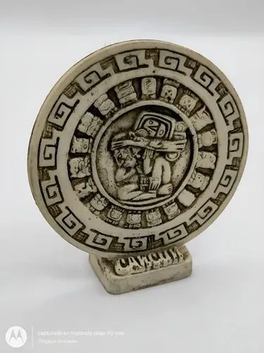 Calendario Maya Souvenir Cancún De Resina Tipo Piedra Adorno Calendario Maya Souvenir Cancún Hecho De Resina Tipo Piedra Antiguo Adorno 9cm — Decoración vintage