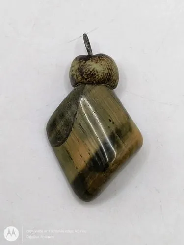 Dije De Cuarzo Ojo De Tigre Forma Rombo Antiguo 3.5cm Ocre